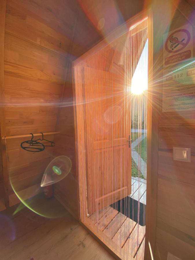 Rooms & Glamping Lana Haus Licko Petrovo Selo Esterno foto