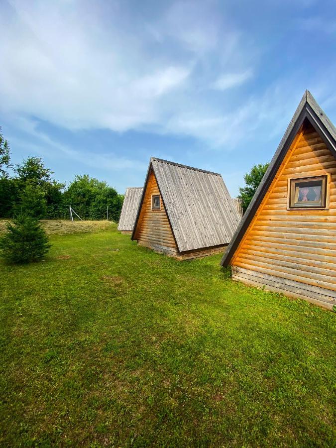 Rooms & Glamping Lana Haus Licko Petrovo Selo Esterno foto