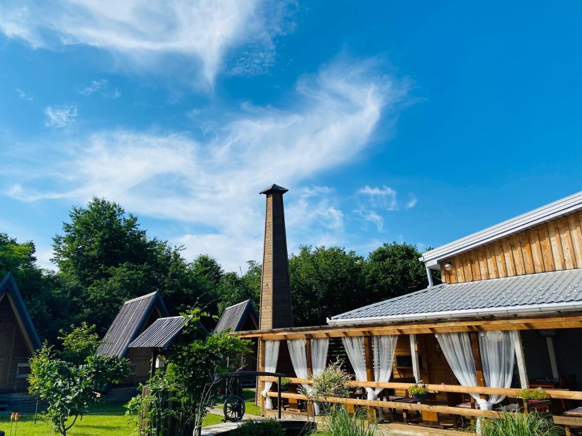 Rooms & Glamping Lana Haus Licko Petrovo Selo Esterno foto