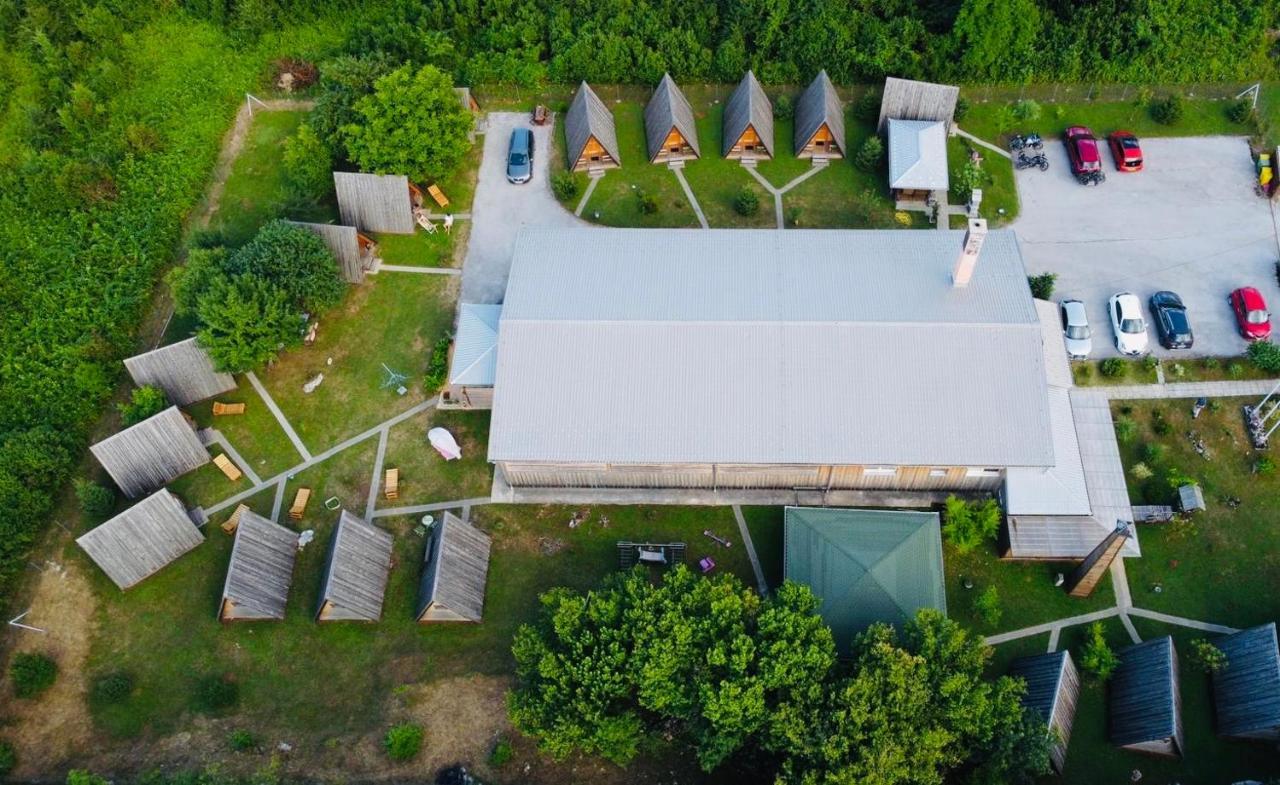 Rooms & Glamping Lana Haus Licko Petrovo Selo Esterno foto
