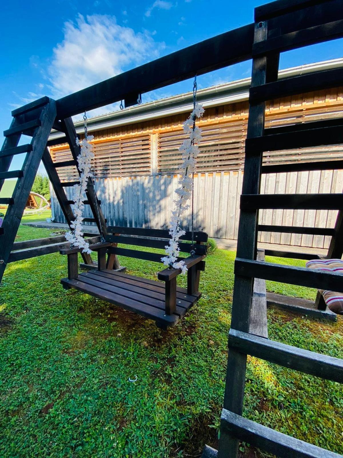 Rooms & Glamping Lana Haus Licko Petrovo Selo Esterno foto