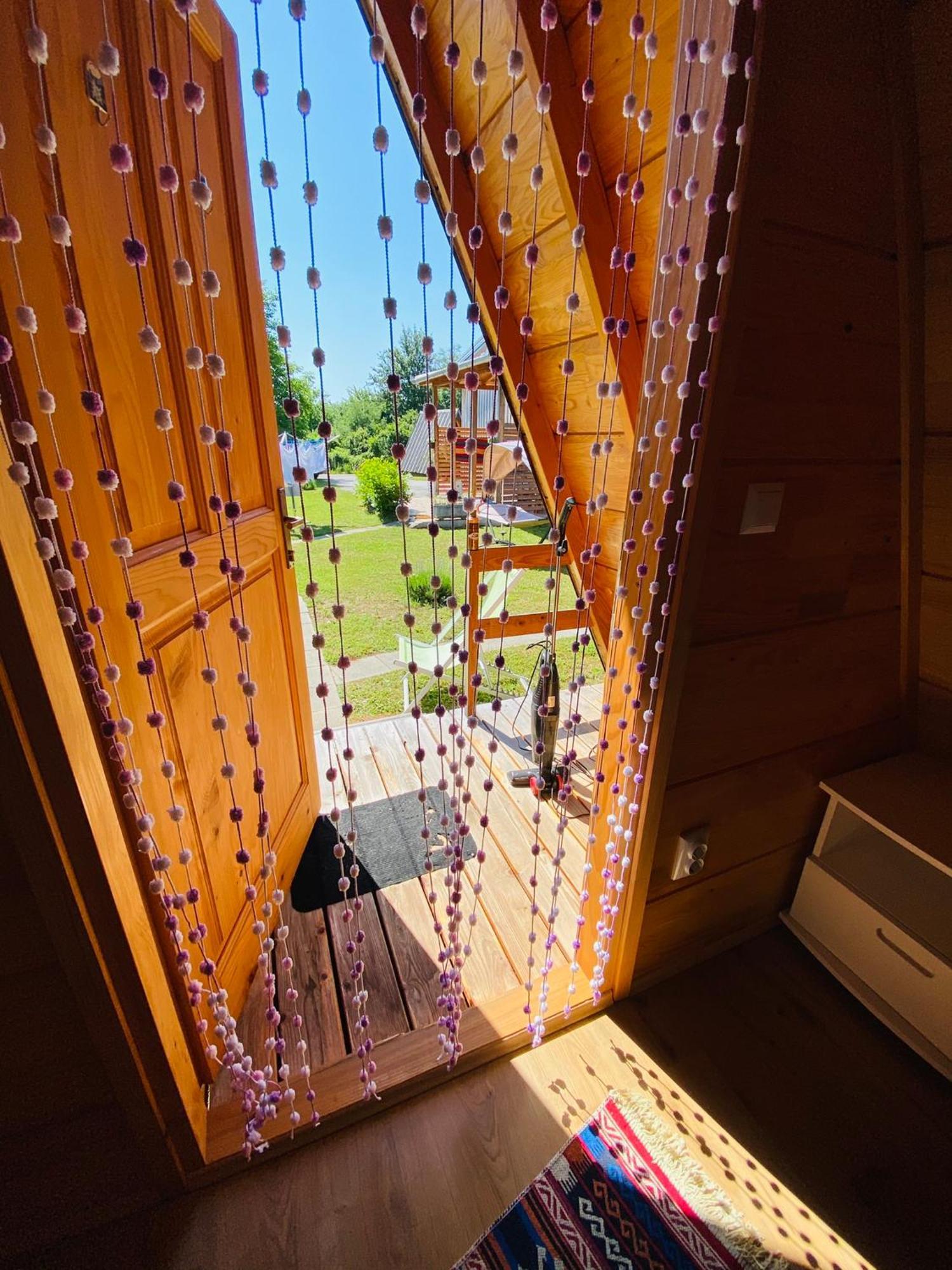 Rooms & Glamping Lana Haus Licko Petrovo Selo Esterno foto